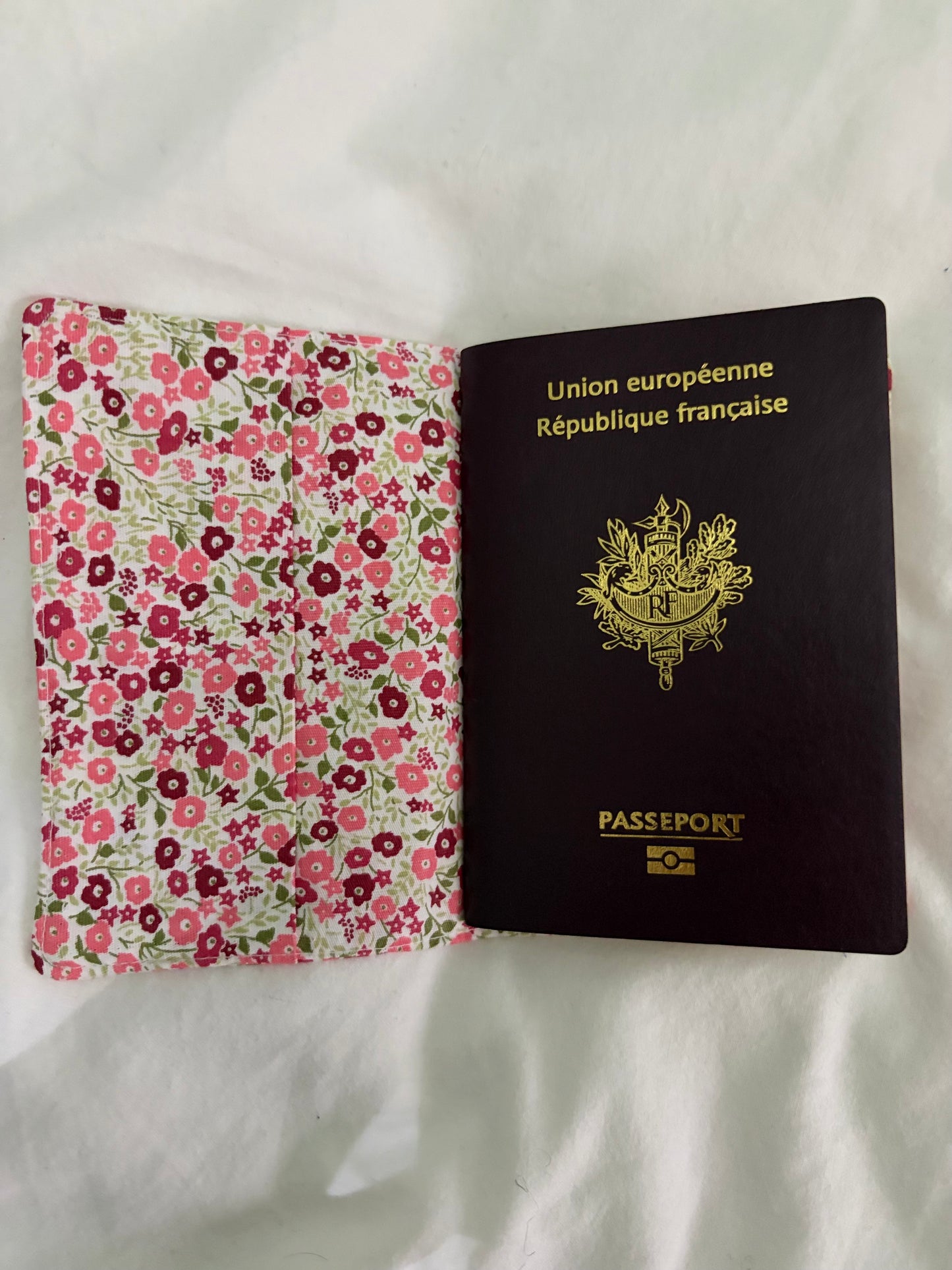 Protège-passeport/ Passport Holder- Fleuri/ flowers