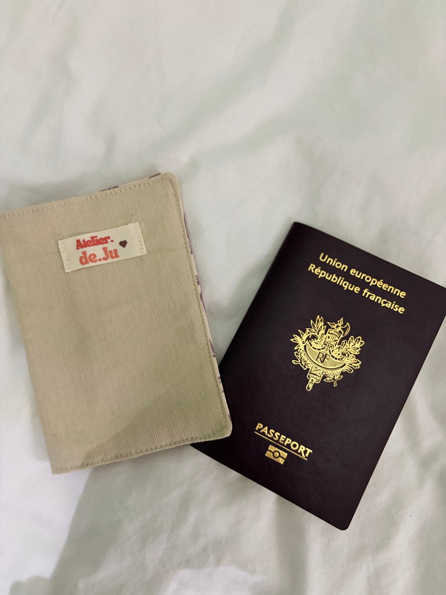 Protège-passeport/ Passport Holder- Beige